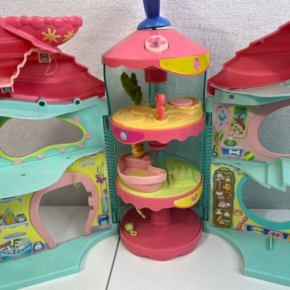 Vtg Littlest Pet Shop Biggest Playset Hasbro 2005 Fold-Up Pet Shop House READ - Picture 7 of 16